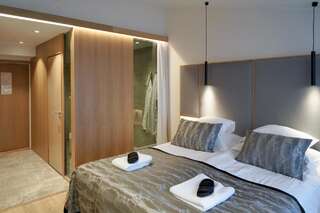 Отель Naantali Spa Hotel Наантали Номер с кроватью размера «queen-size» и балконом-5